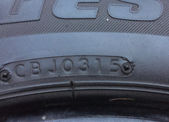 ยาง Bridgestone 215 65 16 ปี15 ดอกเต็ม ใช้กันยาว ราคาไม่แพง ยาง Bridgestone 215 65 16 ปี15 ดอกเต็ม ใช้กันยาว ราคาไม่แพง