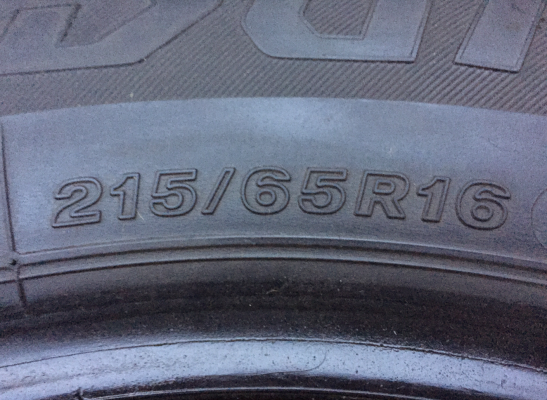 ยาง Bridgestone 215 65 16 ปี15 ดอกเต็ม ใช้กันยาว ราคาไม่แพง ยาง Bridgestone 215 65 16 ปี15 ดอกเต็ม ใช้กันยาว ราคาไม่แพง