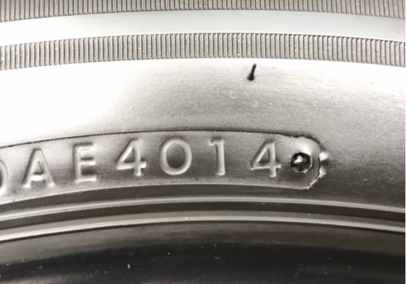 ยาง Bridgestone 215 60 16 ปลายปี14 ดอกเต็ม ใช้กันยาว ราคาไม่แพง