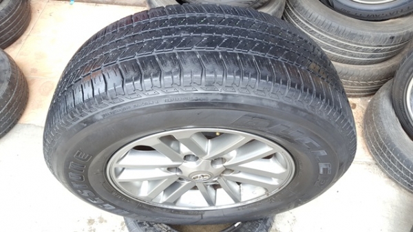 ขายล้อTOYOTA Fortuner 17 (สีกัล)พร้อมยาง 4 ล้อ