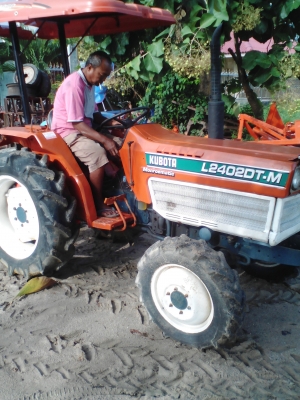 ขายรถไถ  90000 บาท+ตัวตัดหญ้า