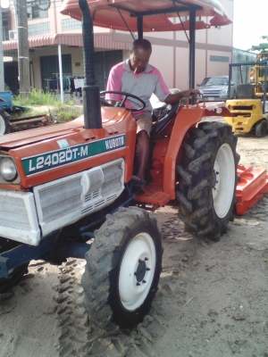 ขายรถไถ  90000 บาท+ตัวตัดหญ้า