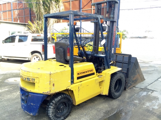 KOMATSU FD25-10 2.5ตัน เครื่องดีเซล เสา4เมตร สนใจติดต่อ083-062-0223(ปอน)