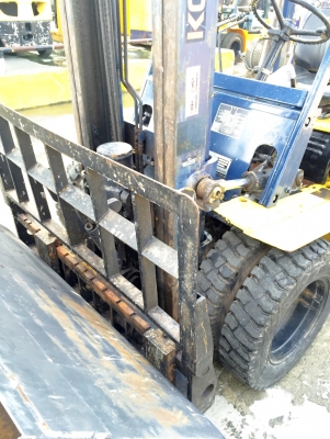 KOMATSU FD25-10 2.5ตัน เครื่องดีเซล เสา4เมตร สนใจติดต่อ083-062-0223(ปอน)