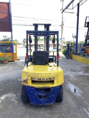 KOMATSU FD25-10 2.5ตัน เครื่องดีเซล เสา4เมตร สนใจติดต่อ083-062-0223(ปอน)