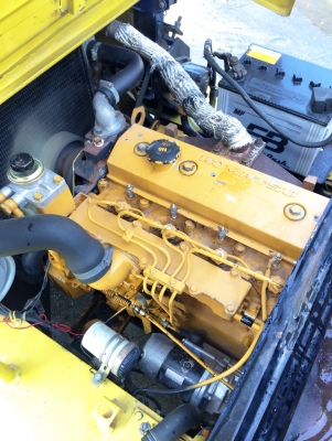 KOMATSU FD25-10 2.5ตัน เครื่องดีเซล เสา4เมตร สนใจติดต่อ083-062-0223(ปอน)