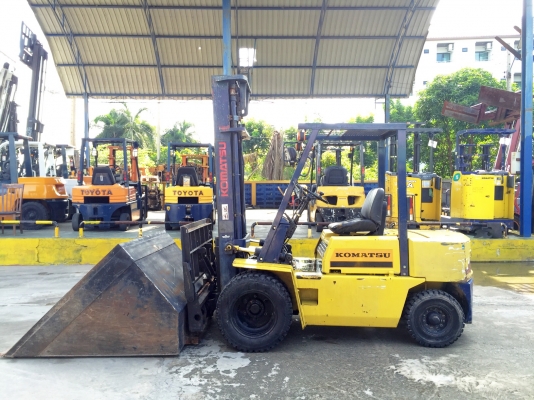 KOMATSU FD25-10 2.5ตัน เครื่องดีเซล เสา4เมตร สนใจติดต่อ083-062-0223(ปอน)