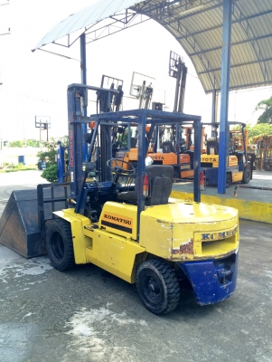KOMATSU FD25-10 2.5ตัน เครื่องดีเซล เสา4เมตร สนใจติดต่อ083-062-0223(ปอน)