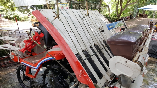 รถดำนา 5 แถว รหัสสินค้า B1 - 23 ขอบคุณลูกค้าจากเชียงราย พรุ่งนี้จัดส่งให้ครับ