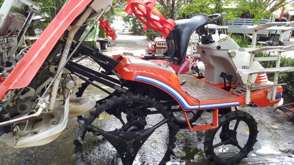 รถดำนา 5 แถว รหัสสินค้า B1 - 23 ขอบคุณลูกค้าจากเชียงราย พรุ่งนี้จัดส่งให้ครับ