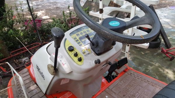 รถดำนา 5 แถว รหัสสินค้า B1 - 23 ขอบคุณลูกค้าจากเชียงราย พรุ่งนี้จัดส่งให้ครับ