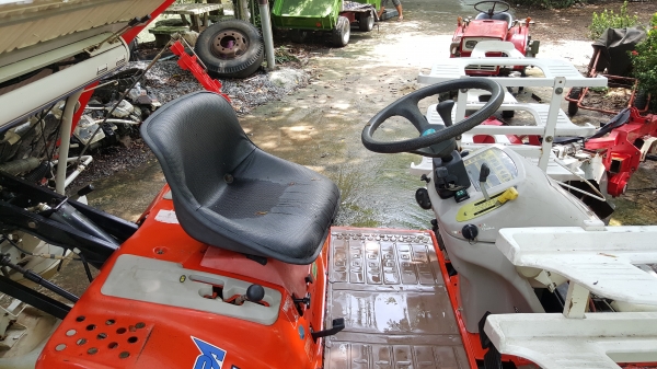 รถดำนา 5 แถว รหัสสินค้า B1 - 23 ขอบคุณลูกค้าจากเชียงราย พรุ่งนี้จัดส่งให้ครับ