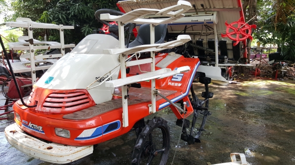 รถดำนา 5 แถว รหัสสินค้า B1 - 23 ขอบคุณลูกค้าจากเชียงราย พรุ่งนี้จัดส่งให้ครับ