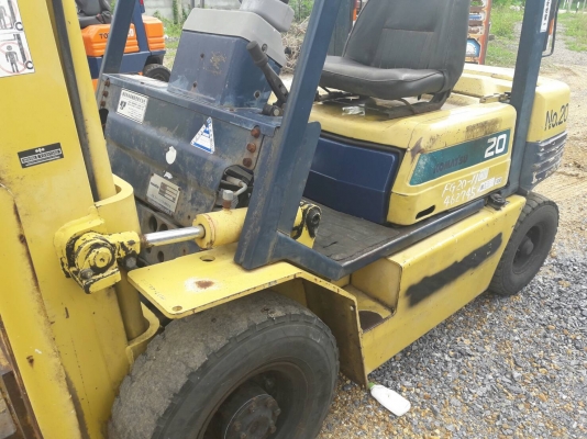 ขายรถยก KOMATSU FG 20-11 เครื่องเบนซิน เสาสูง 4 เมตร ยกได้ 2 ตัน เกียร์ธรรมดา รถนอกนำเข้า ติดต่อ 098-7962549