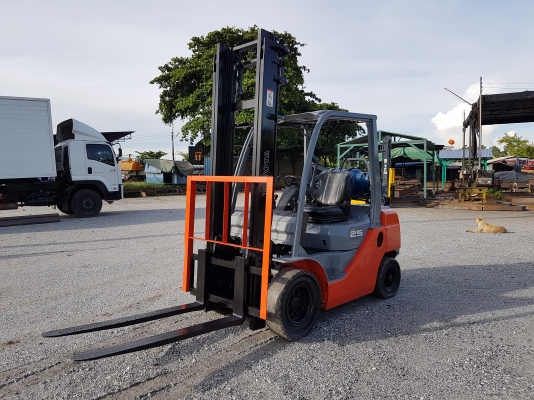 ขายรถยก2.5ตันรุ่น8ล่าสุด