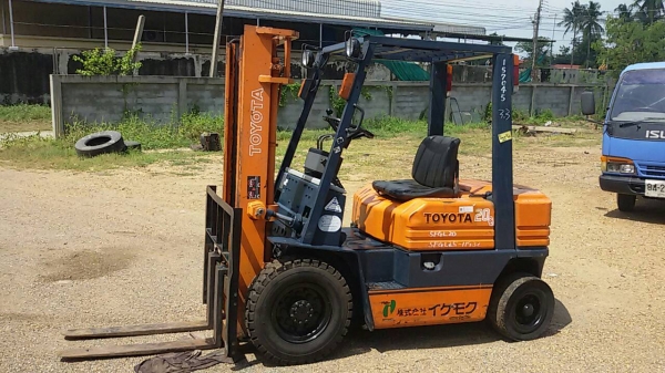 ขายรถยก TOYOTA  5FG20  เครื่องเบซิน 5k เสาสูง 3 เมตร  ยกได้ 2 ตัน เกียร์ธรรมดา รถนอกนำเข้า ติดต่อ 098-7962549