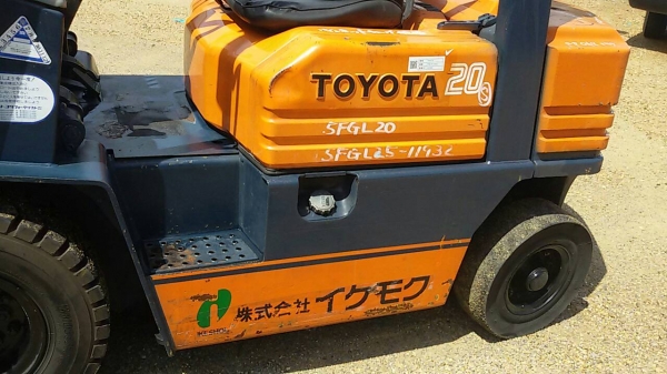 ขายรถยก TOYOTA  5FG20  เครื่องเบซิน 5k เสาสูง 3 เมตร  ยกได้ 2 ตัน เกียร์ธรรมดา รถนอกนำเข้า ติดต่อ 098-7962549