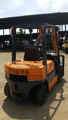 ขายรถยก TOYOTA  5FG20  เครื่องเบซิน 5k เสาสูง 3 เมตร  ยกได้ 2 ตัน เกียร์ธรรมดา รถนอกนำเข้า ติดต่อ 098-7962549