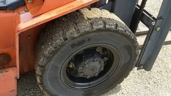 ขายรถยก NISSUN  PJ 02 เครื่องเบนซิน เสาสูง 3.50 เมตร ยกได้  2.5 ตัน เกียร์ธรรมดา ยางตันหน้าหลัง รถนอกนำเข้า ติดต่อ 098-7962549