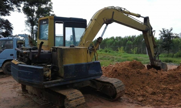 ขายรถแบคโค PC60-5 รถบ้านใช้งานปกติ เครื่องดี ปั้มดี ทำงานได้ทั้งวัน ราคา280,000 สนใจโทร 090-8588220คุณนะ 093-3258446คุณบิว หรือเข้าดูสินค้าอื่นๆได้ที่ www.narong2truck.com หรือ www.truck.in.th/498 หรือเพจFacebook ณรงค์ ซื้อขายรถมือสอง (เว็บไซต์ส่วนตัว) หร