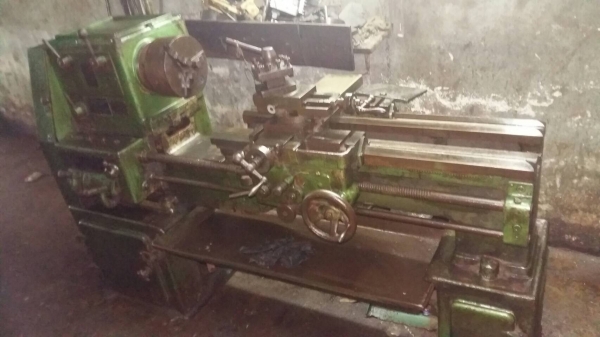 ขายถูกๆครับเครื่องกลึง5ฟุตร2เพลา  มีหัวจับไม่มีจี๋ อยากขายถูกๆครับ