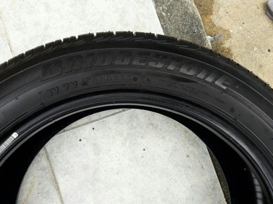 ยางBRIDGESTONE รุ่น TURANZA ER300. 185 55R16 ปี2015 สภาพสวยมากๆ ดอกเยอะมากๆคุ้มจริงใช้อีกนาน