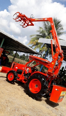 KUBOTA L 4708 SP (4WD) 2 เพลา สภาพใหม่สวยๆ ชั่วโมงใช้ งานน้อย สีเดิมทั้งคัน พร้อมชุดใบมีดดันหน้า และคีบอ้อย KUBOTA L 4708 SP (4WD) 2 เพลา สภาพใหม่สวยๆ ชั่วโมงใช้ งานน้อย สีเดิมทั้งคัน พร้อมชุดใบมีดดันหน้า และคีบอ้อย