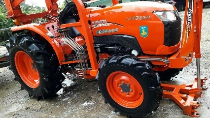 KUBOTA L 4708 SP (4WD) 2 เพลา สภาพใหม่สวยๆ ชั่วโมงใช้ งานน้อย สีเดิมทั้งคัน พร้อมชุดใบมีดดันหน้า และคีบอ้อย KUBOTA L 4708 SP (4WD) 2 เพลา สภาพใหม่สวยๆ ชั่วโมงใช้ งานน้อย สีเดิมทั้งคัน พร้อมชุดใบมีดดันหน้า และคีบอ้อย