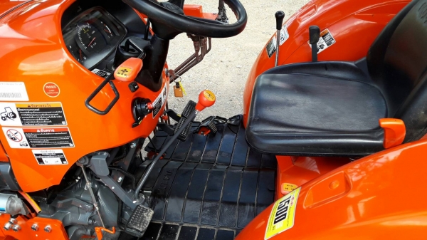 KUBOTA L 4708 SP (4WD) 2 เพลา สภาพใหม่สวยๆ ชั่วโมงใช้ งานน้อย สีเดิมทั้งคัน พร้อมชุดใบมีดดันหน้า และคีบอ้อย KUBOTA L 4708 SP (4WD) 2 เพลา สภาพใหม่สวยๆ ชั่วโมงใช้ งานน้อย สีเดิมทั้งคัน พร้อมชุดใบมีดดันหน้า และคีบอ้อย