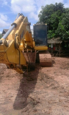 ขายรถแบคโค PC200-7 รถสวยสภาพดีมาก เครื่องเดิม ปั้มเดิม ภายในสวย แอร์เย็น เอกสารเล่มทะเบียนพร้อมโอน ราคา1,350,000 สนใจโทร 090-8588220คุณนะ 093-3258446คุณบิว หรือเข้าดูสินค้าอื่นๆได้ที่ www.narong2truck.com หรือ www.truck.in.th/498 หรือเพจFacebook ณรงค์ ซื้