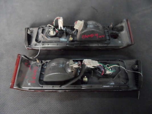 ทับทิม ฝาท้าย โตโยต้า แคมรี่ 2000 ไม้บรรทัด TOYOTA Camry 2000 อะไหล่รถยนต์ มือสอง ทับทิม ฝาท้าย โตโยต้า แคมรี่ 2000 ไม้บรรทัด TOYOTA Camry 2000 อะไหล่รถยนต์ มือสอง