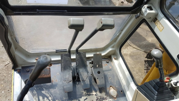 ขายด่วนรถแม็คโครKOBELCOSK100MARK///มาร์ทีชั่วโม่งทำงานน้อยแค่4,941ชั่วโม่งรถนอกนำเข้ายังไม่เคยใช้งานในเมืองไทยเลย