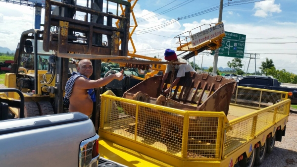 ลูกค้ามาเหมาสินค้า tractor-backhoe ไปหลายรายการเลยครับ ทั้งบุ้งกี๋ มือขุด เครื่องเชื่อมพร้อมปั่นไฟ ส ลูกค้ามาเหมาสินค้า tractor-backhoe ไปหลายรายการเลยครับ ทั้งบุ้งกี๋ มือขุด เครื่องเชื่อมพร้อมปั่นไฟ ส