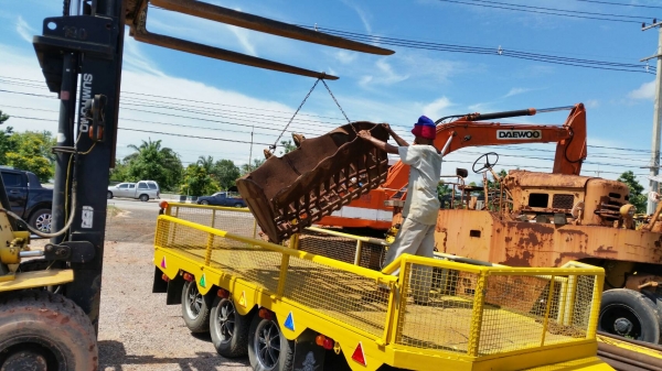 ลูกค้ามาเหมาสินค้า tractor-backhoe ไปหลายรายการเลยครับ ทั้งบุ้งกี๋ มือขุด เครื่องเชื่อมพร้อมปั่นไฟ ส