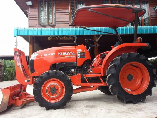 คูโบต้า L3008 4 WD พร้อมใบมีดตราช้าง ปี 2556