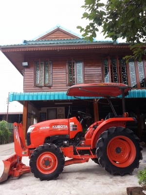 คูโบต้า L3008 4 WD พร้อมใบมีดตราช้าง ปี 2556