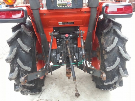 คูโบต้า L3008 4 WD พร้อมใบมีดตราช้าง ปี 2556