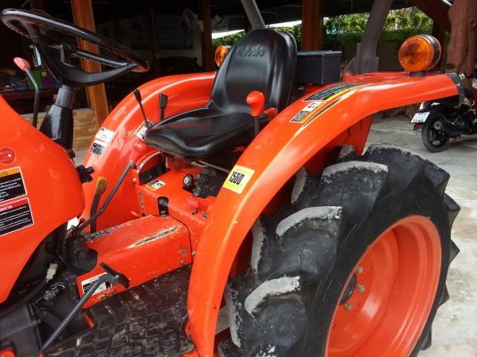 คูโบต้า L3008 4 WD พร้อมใบมีดตราช้าง ปี 2556