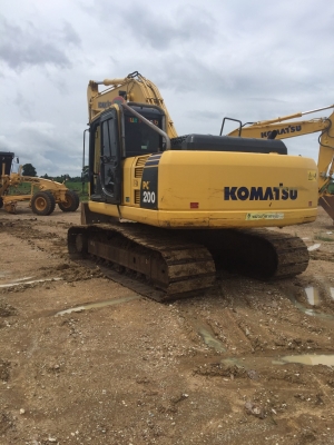 Komatsu 200รุ่น8 เอกสารอินวอย. รถสวยมากๆ ทุกอย่างเตม.