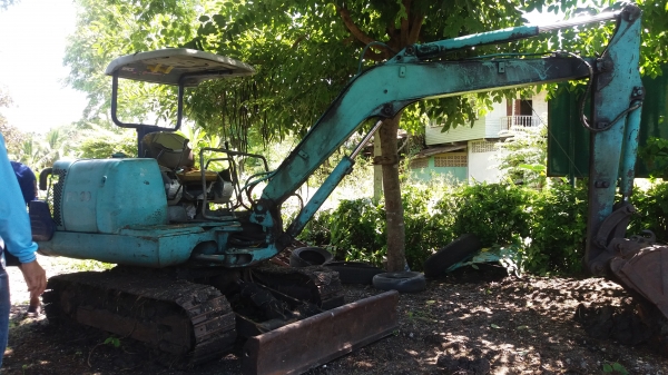 ฝากขายkomatsu pc30รุ่น7