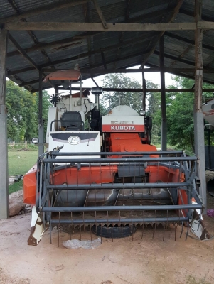 ขายรถเกี่ยวข้าวDC60 plus ปี54 เจ้าของขายเอง รถเช็คสภาพจากศูนย์แล้ว รอลงเกี่ยวปีนี้ โซ่ลำเลียง แทรกใหม่ สภาพดีมาก