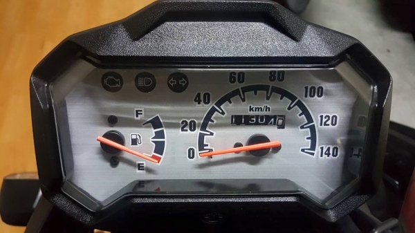 ขออนุญาติขาย HONDA ZOOMER-X 110i รุ่น NEW TOP COMBI BRAKE วิ่งน้อย 11,XXX KM สภาพสวยนางฟ้า เมือนรถใหม่ป้ายแดง เครื่องเดิม วิ่งดีมาก ใช้งานดี สตาร์ทมือและเท้าทีเดียวติด ไม่มีปัญหา ประหยัดน้ำมัน ตามสภาพการใช้งาน เล่มทะเบียนเอกสารชุดโอนมีครบ พร้อมออกใบซื้อขา