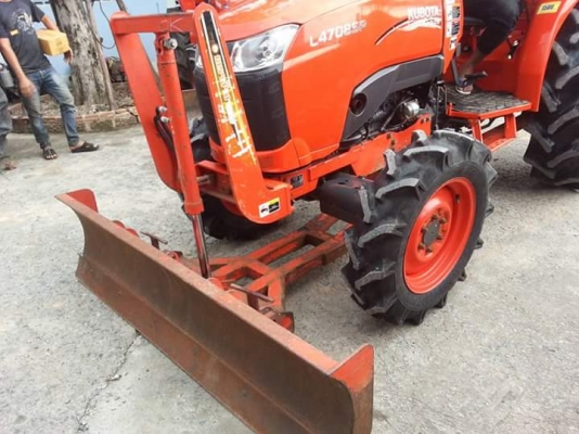 คูโบต้า L4708SP 4 WD พร่อมใบมีดดันดิน จด ธ.ค 2557