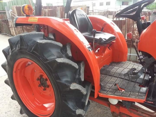 คูโบต้า L4708SP 4 WD พร่อมใบมีดดันดิน จด ธ.ค 2557