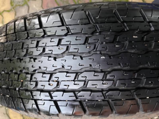 ยาง bridge stone 245/70/16 ปี14 ชุดล่ะ 7,000