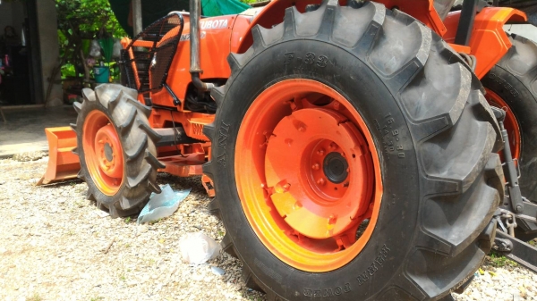 ขายรถไถ KUBOTA M7040 พร้อมอุปกรณ์ดันหน้า และผน6 แตเตอรี่ใหม่ ยางหลังใหม่ ราคา 440,000 บาท อ.แกลง จ.ระยอง  มีบริการขนส่งทั่วไทย DC Tractor Rayong 0818618678,0899347475 https://www.facebook.com/DC-Tractor-Rayong-3071545327&hellip;/shop&hellip; id line=081-8