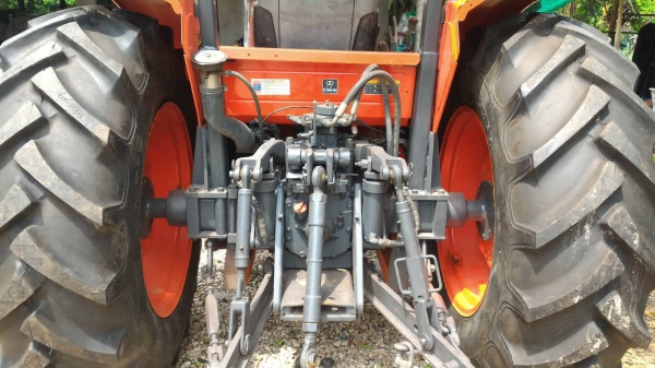 ขายรถไถ KUBOTA M7040 พร้อมอุปกรณ์ดันหน้า และผน6 แตเตอรี่ใหม่ ยางหลังใหม่ ราคา 440,000 บาท อ.แกลง จ.ระยอง  มีบริการขนส่งทั่วไทย DC Tractor Rayong 0818618678,0899347475 https://www.facebook.com/DC-Tractor-Rayong-3071545327&hellip;/shop&hellip; id line=081-8