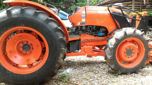 ขายรถไถ KUBOTA M7040 พร้อมอุปกรณ์ดันหน้า และผน6 แตเตอรี่ใหม่ ยางหลังใหม่ ราคา 440,000 บาท อ.แกลง จ.ระยอง  มีบริการขนส่งทั่วไทย DC Tractor Rayong 0818618678,0899347475 https://www.facebook.com/DC-Tractor-Rayong-3071545327&hellip;/shop&hellip; id line=081-8