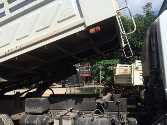10 ล้อ ISUZU รุ่น 300 กระบะดั้ม 3 มิตร