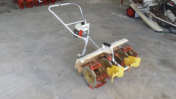 เครื่องกำจัดวัชพืชในร่องข้าว 3 แถว เก่าญี่ปุ่น สภาพสวย เครื่องพร้อมใช้งาน